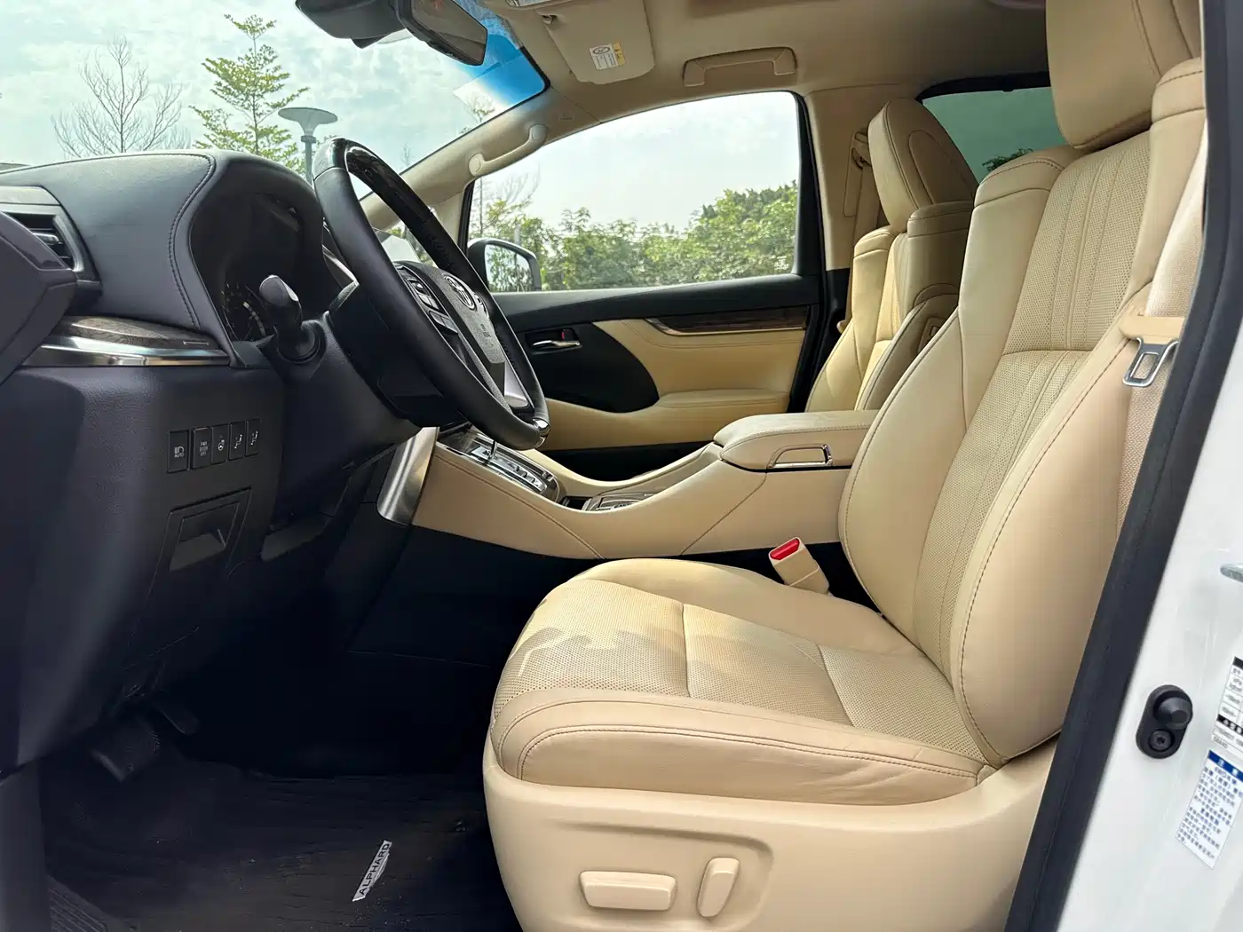 Toyota Alphard 2020 Hybrid 2.5L Premium Edition фото 8