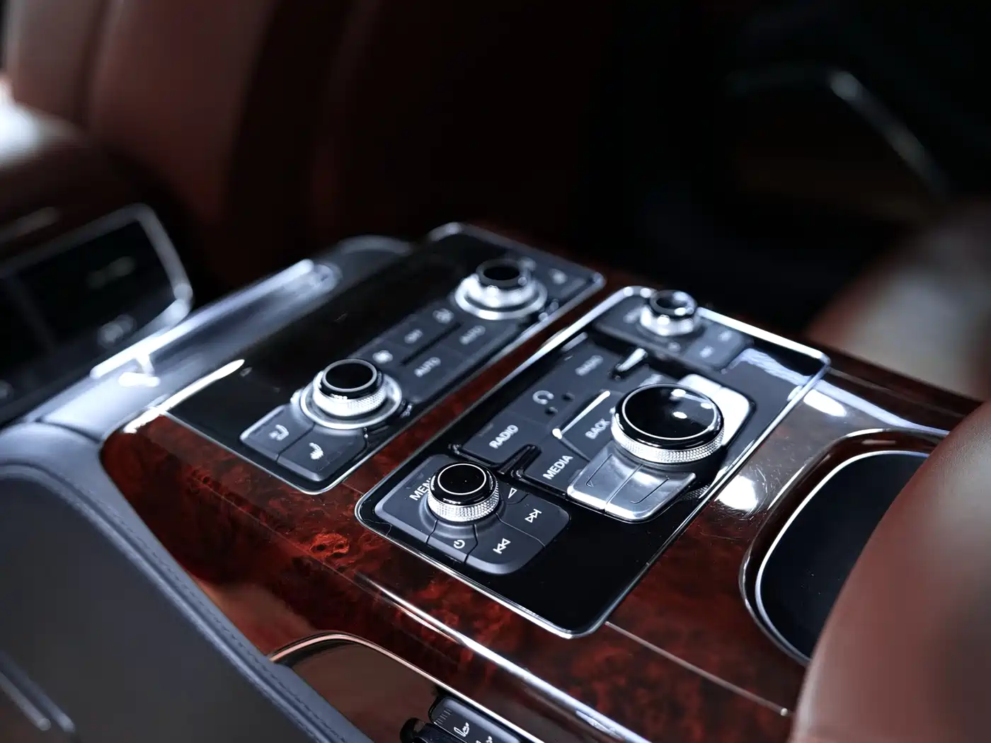 Audi A8 2013 A8L 6.3 FSI W12 quattro Flagship фото 25
