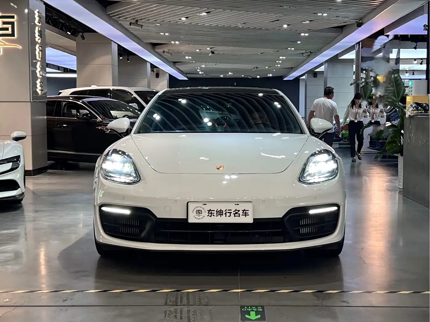 PORSCHE PANAMERA