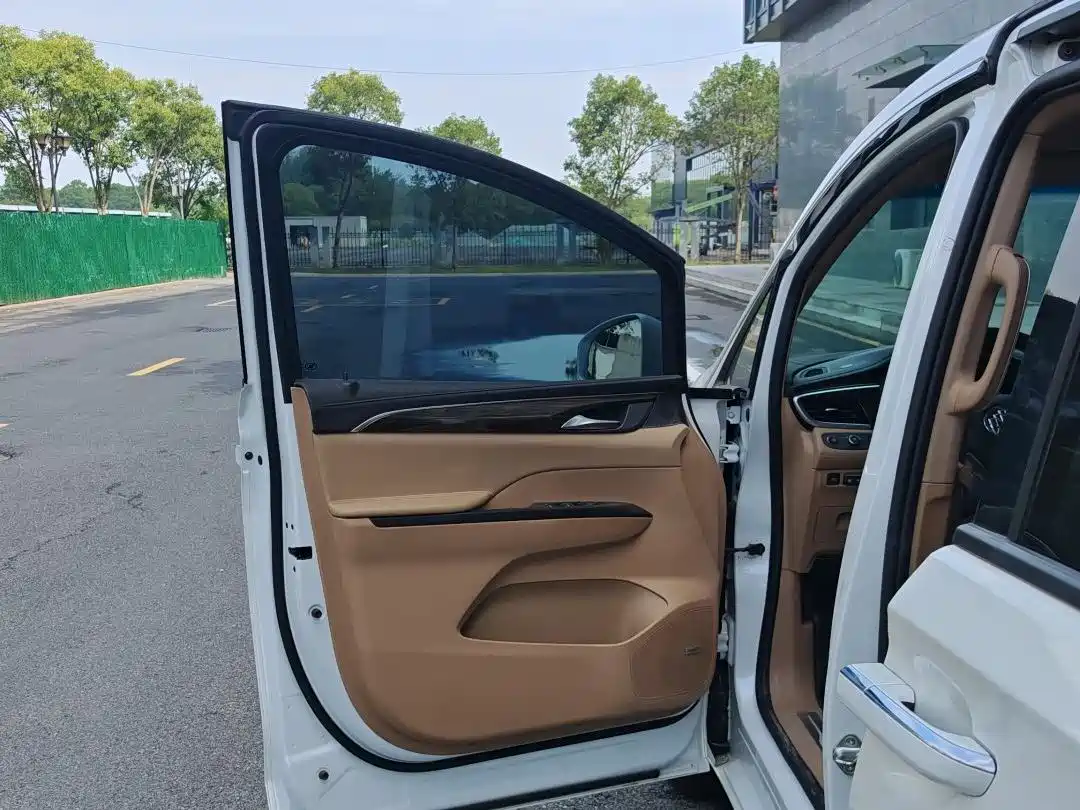 Buick GL8 2018 ES 28T Flagship Type China VI фото 8