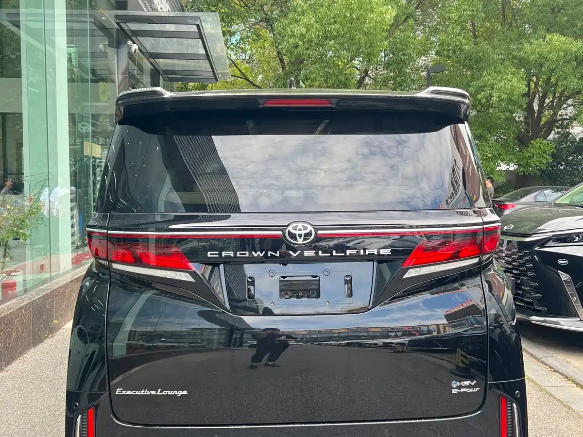 Toyota Vellfire 2024 Crown Hybrid 2.5L Executive Premium Edition фото 5