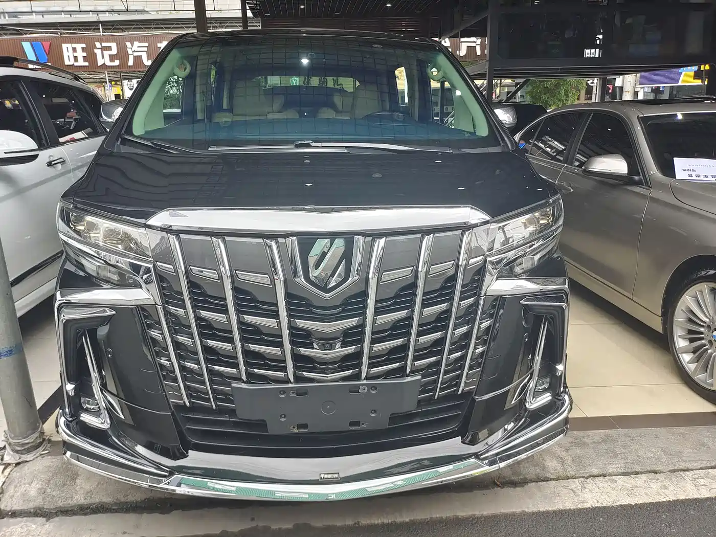 Toyota Alphard 2018 3.5L Premium фото 2