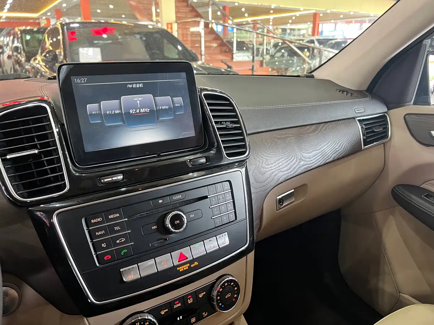 Mercedes-Benz GLE 2016 GLE 320 4MATIC Luxury фото 13