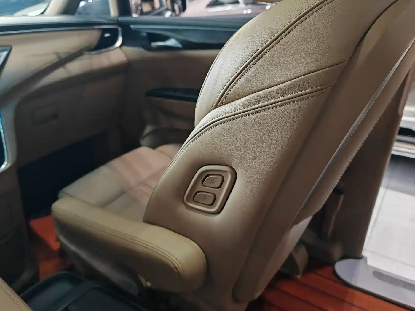 Buick GL8 2021 ES Landlord 653T Smart Flagship фото 19