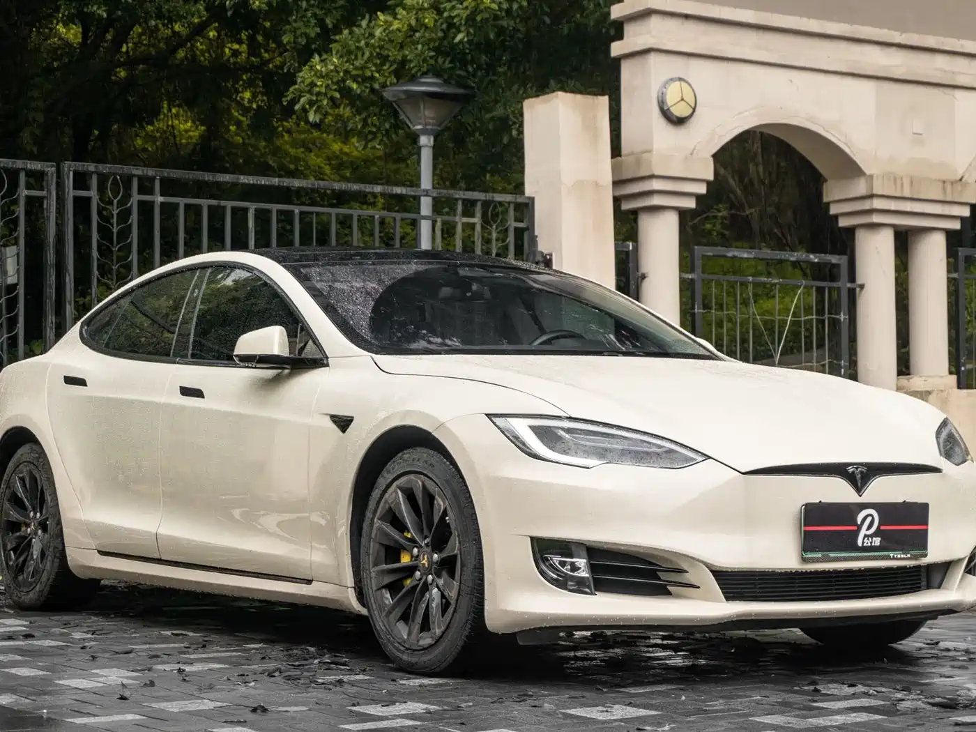 TESLA MODEL S
