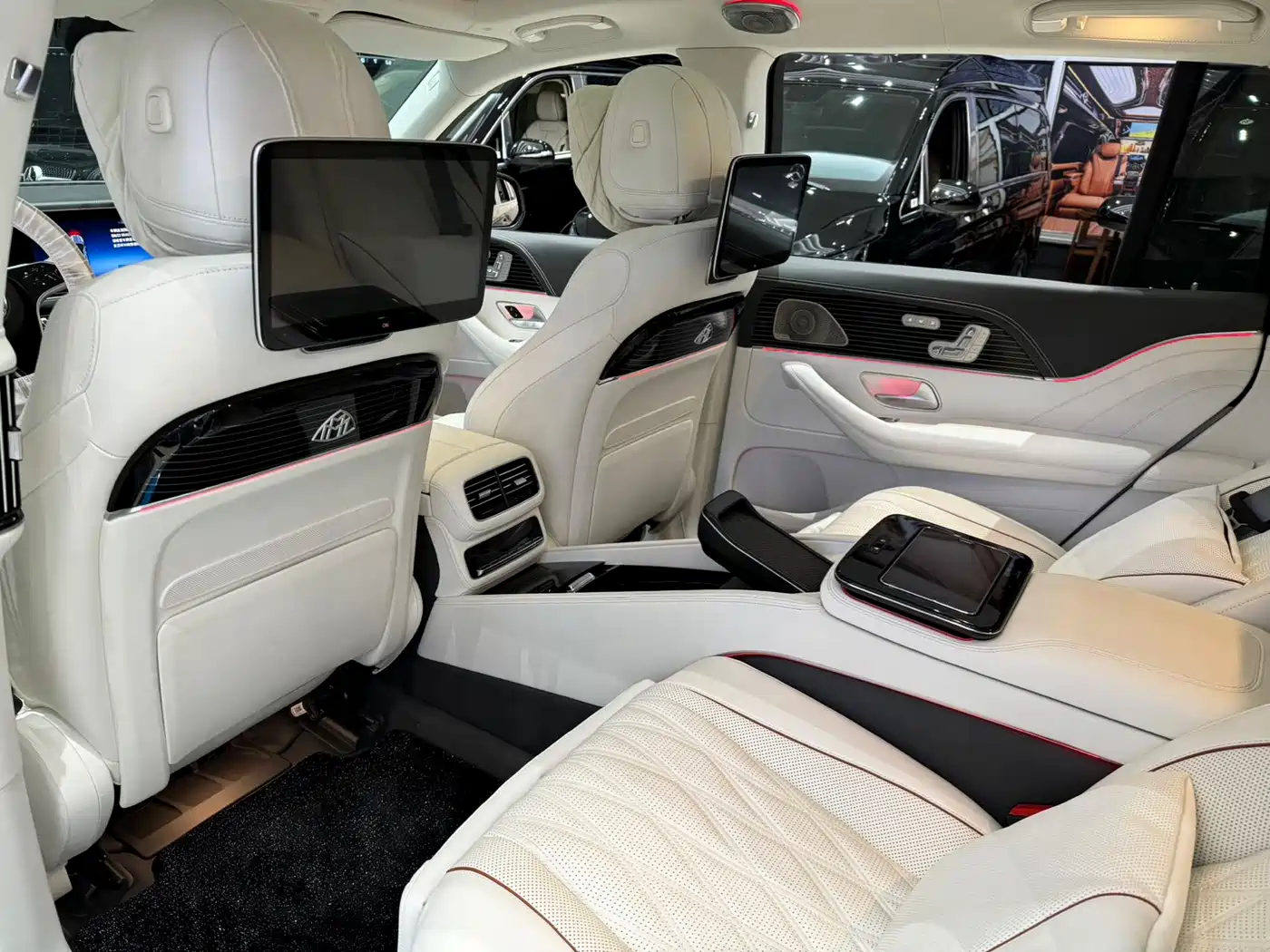 Mercedes-Benz GLS 2024 Model GLS 450 4MATIC Luxury фото 15