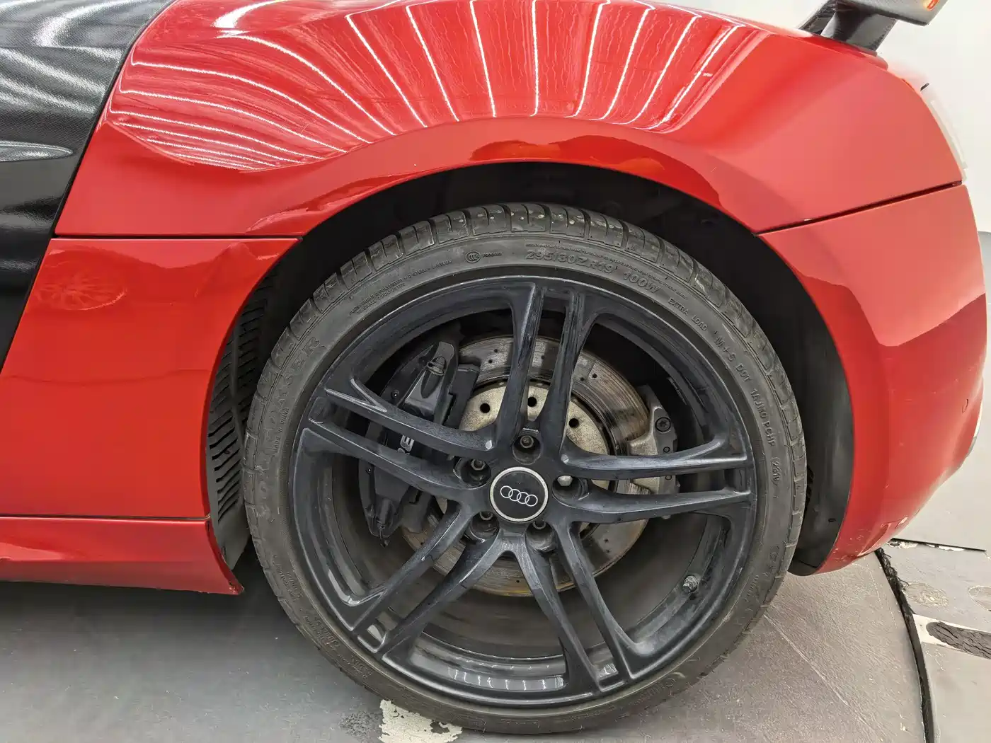 Audi R8 2010 5.2 FSI quattro фото 15