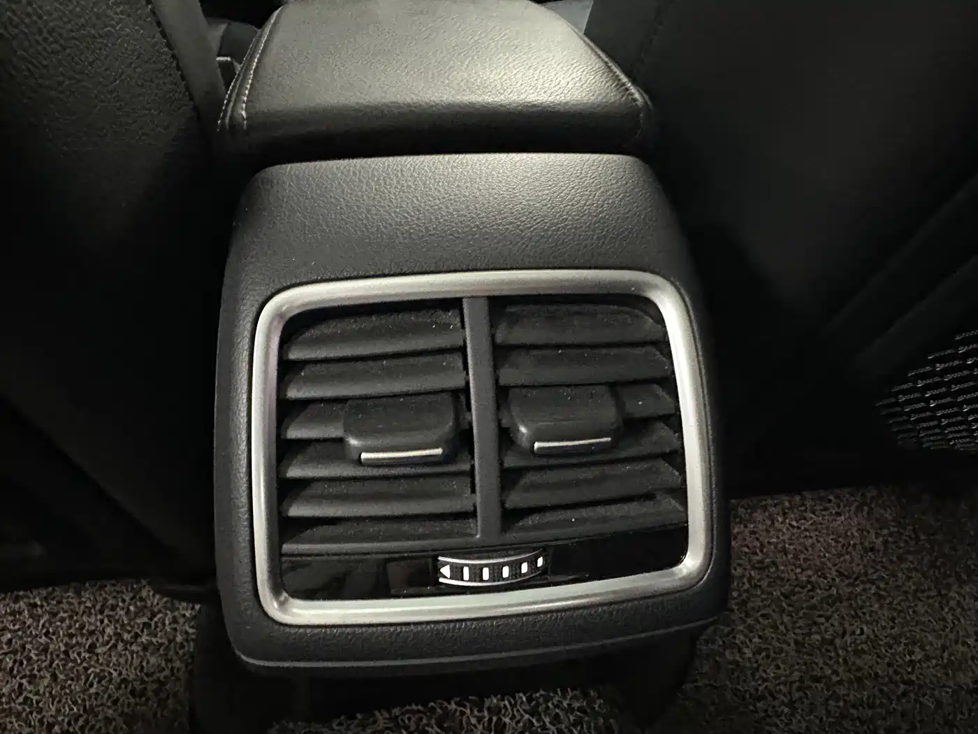 Audi Q3 2016 Model 30 TFSI Style фото 16