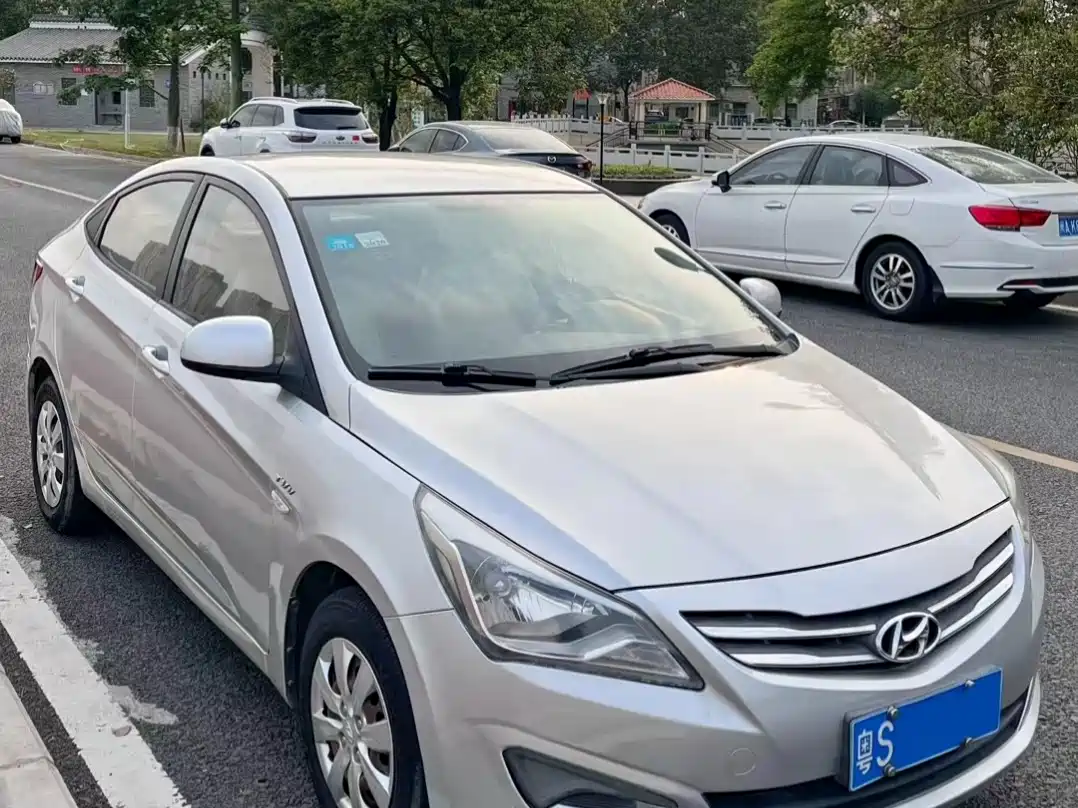 Hyundai Verna 2014 1.4L Manual Fashion GS фото 2