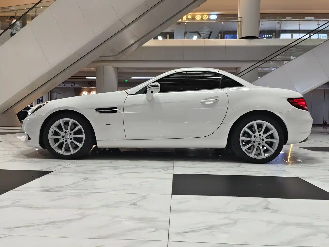 Mercedes-Benz SLC 2016 SLC 200 Sport фото 14