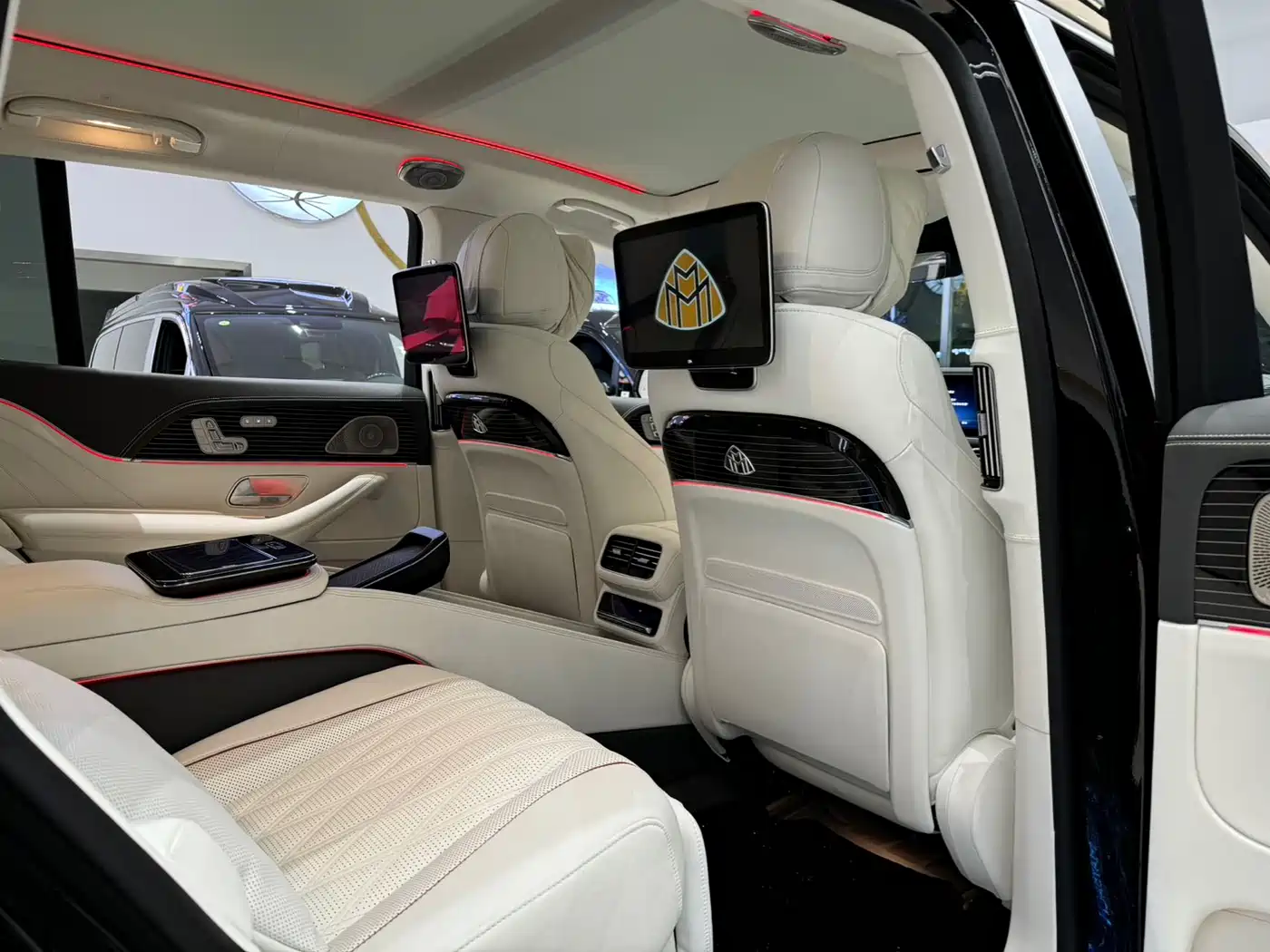 Mercedes-Benz GLS 2024 Model GLS 450 4MATIC Luxury фото 10