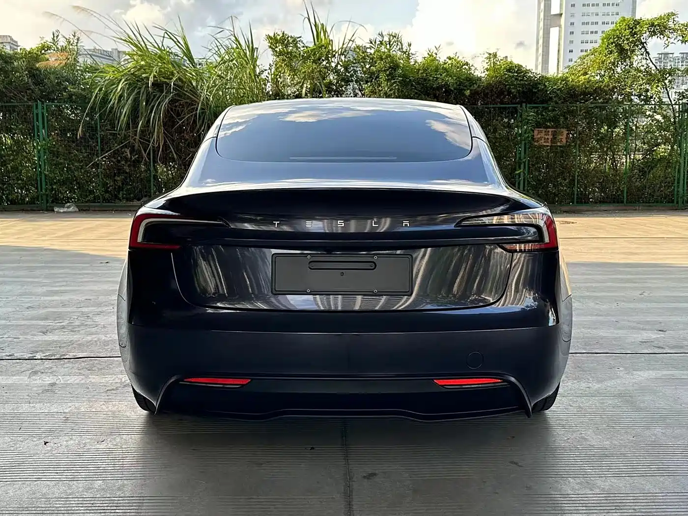 TESLA MODEL 3