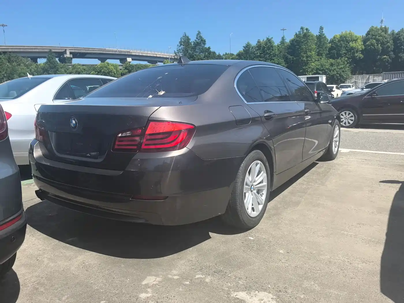 BMW 5 Series 2011 523Li Leading фото 15