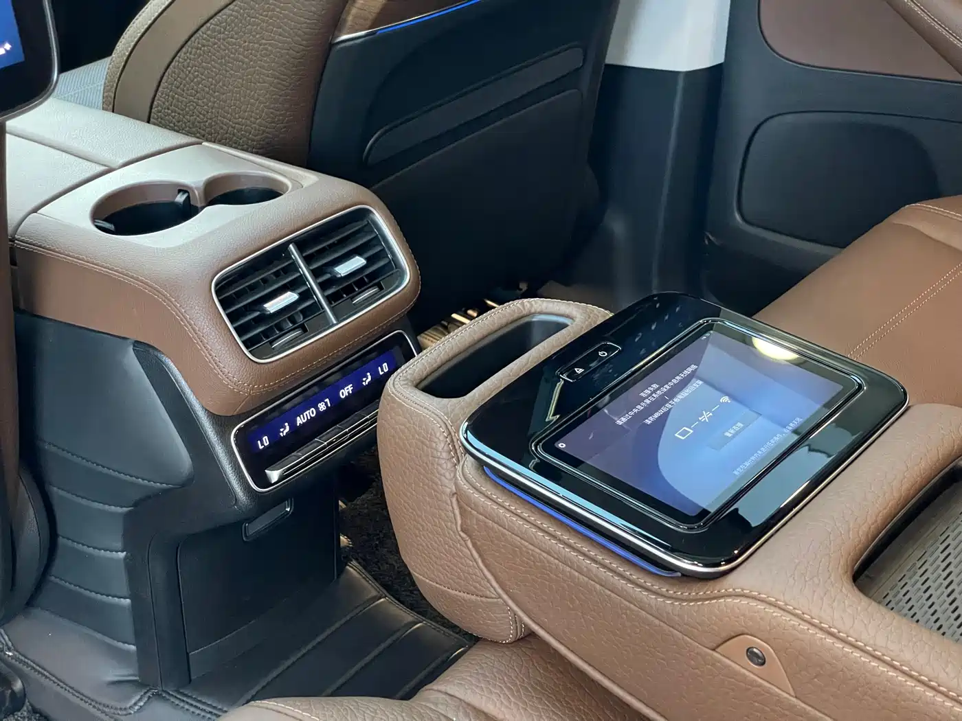 Mercedes-Benz GLS 2024 Model GLS 450 4MATIC Luxury фото 14