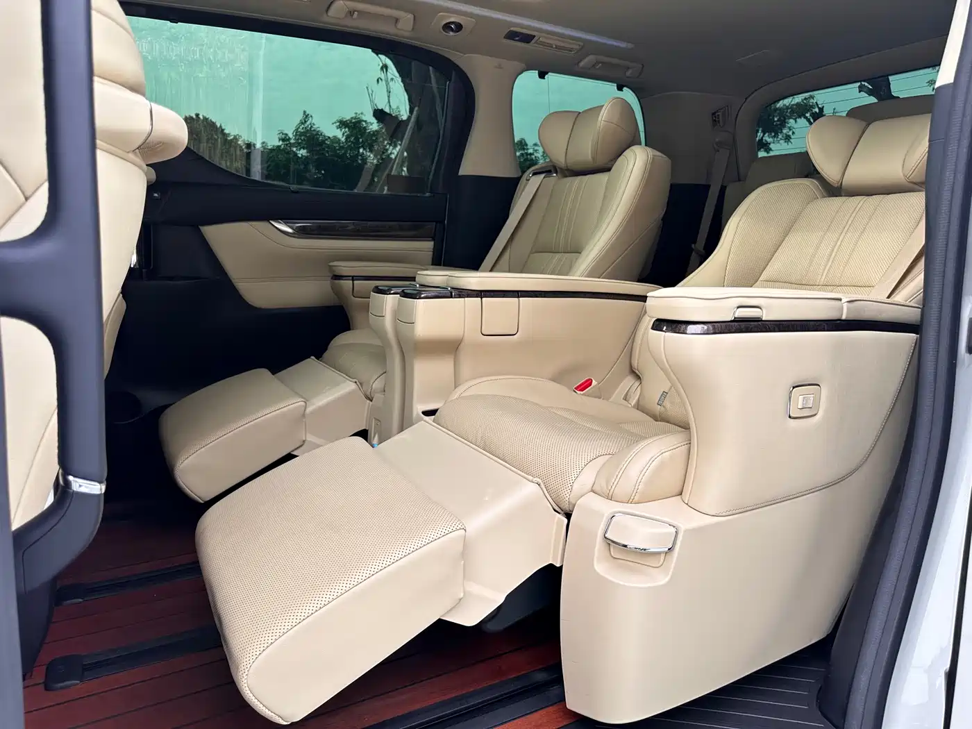 Toyota Alphard 2020 Hybrid 2.5L Premium Edition фото 18