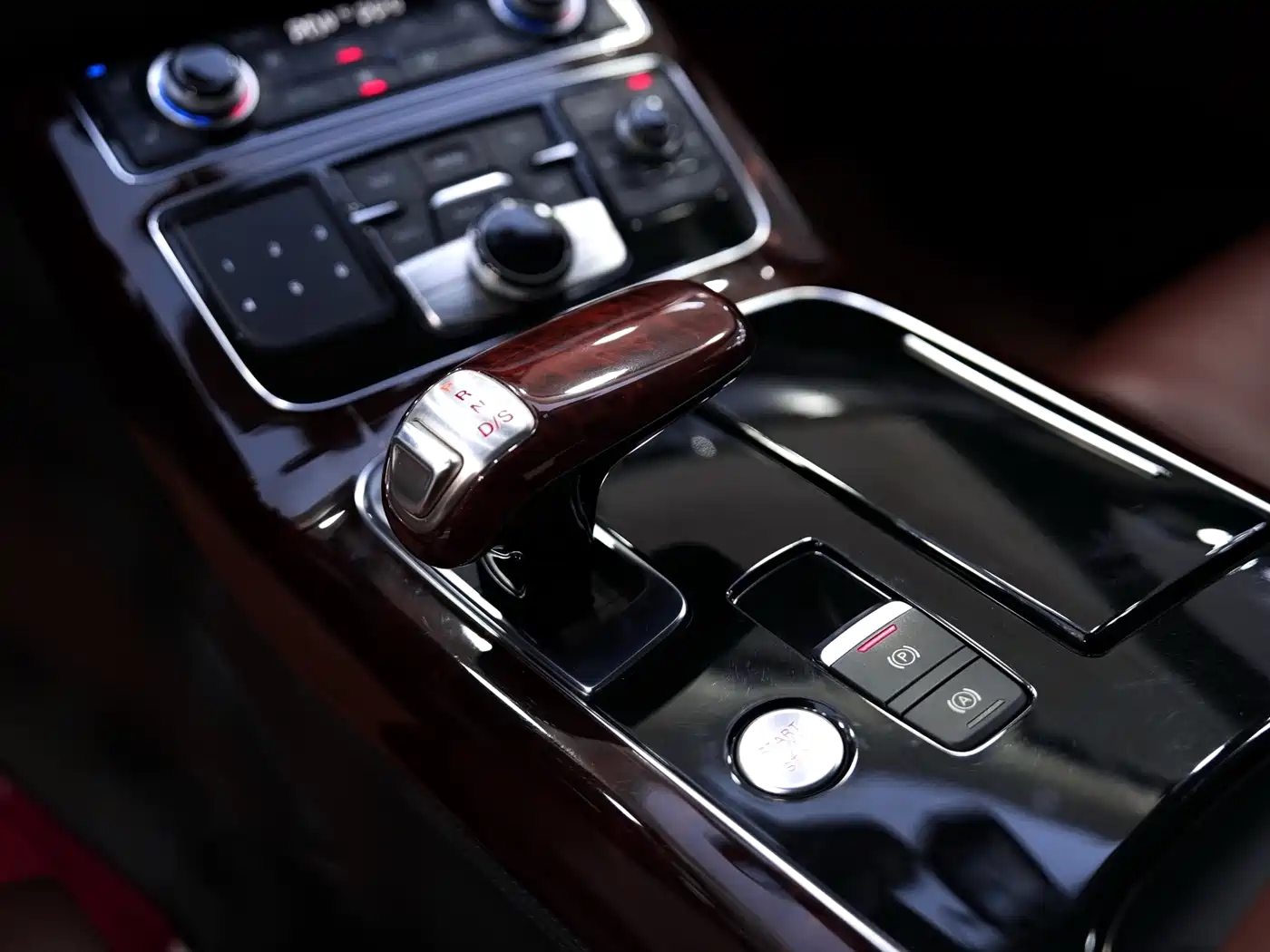 Audi A8 2013 A8L 6.3 FSI W12 quattro Flagship фото 17