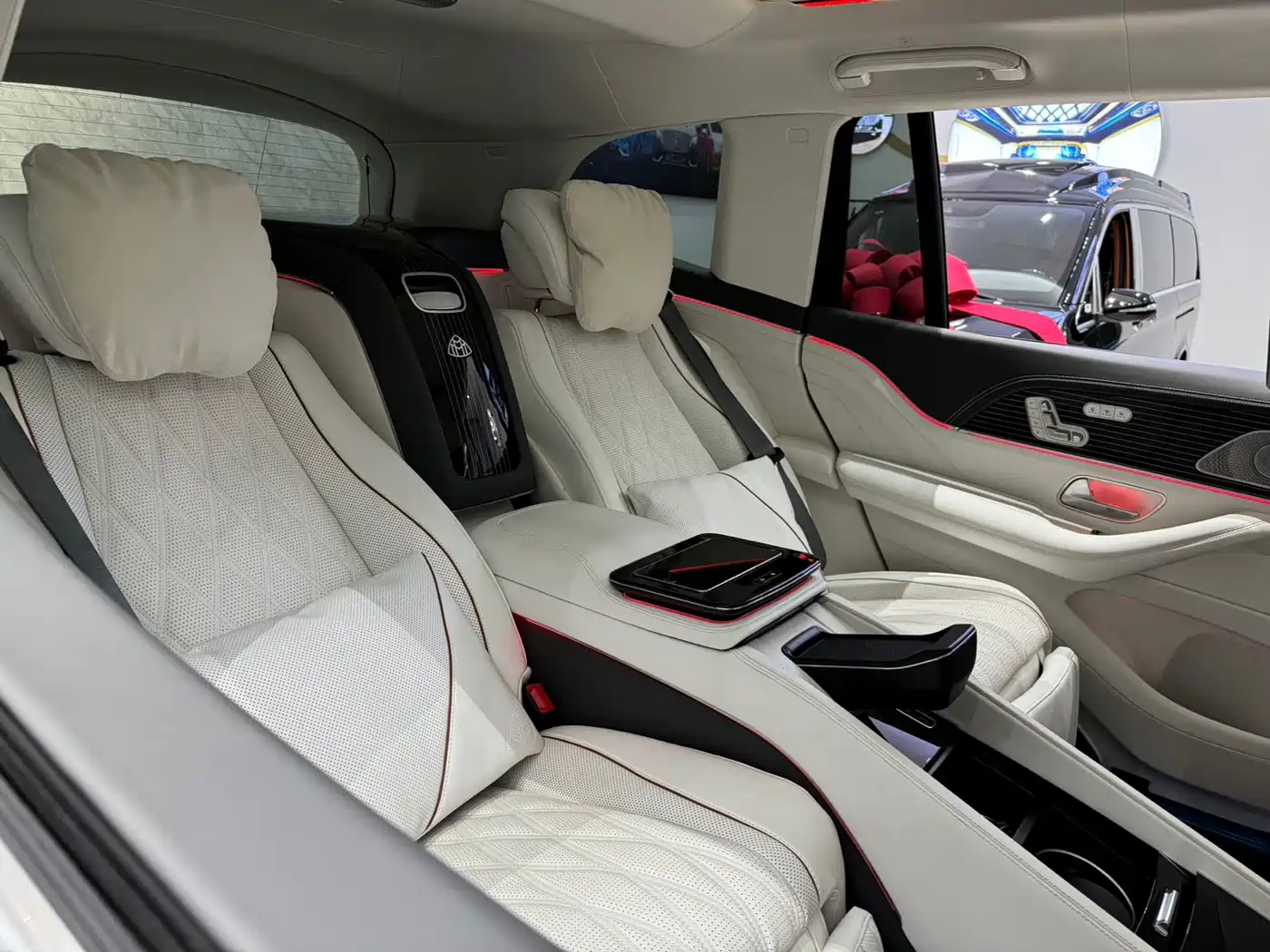 Mercedes-Benz GLS 2024 Model GLS 450 4MATIC Luxury фото 13