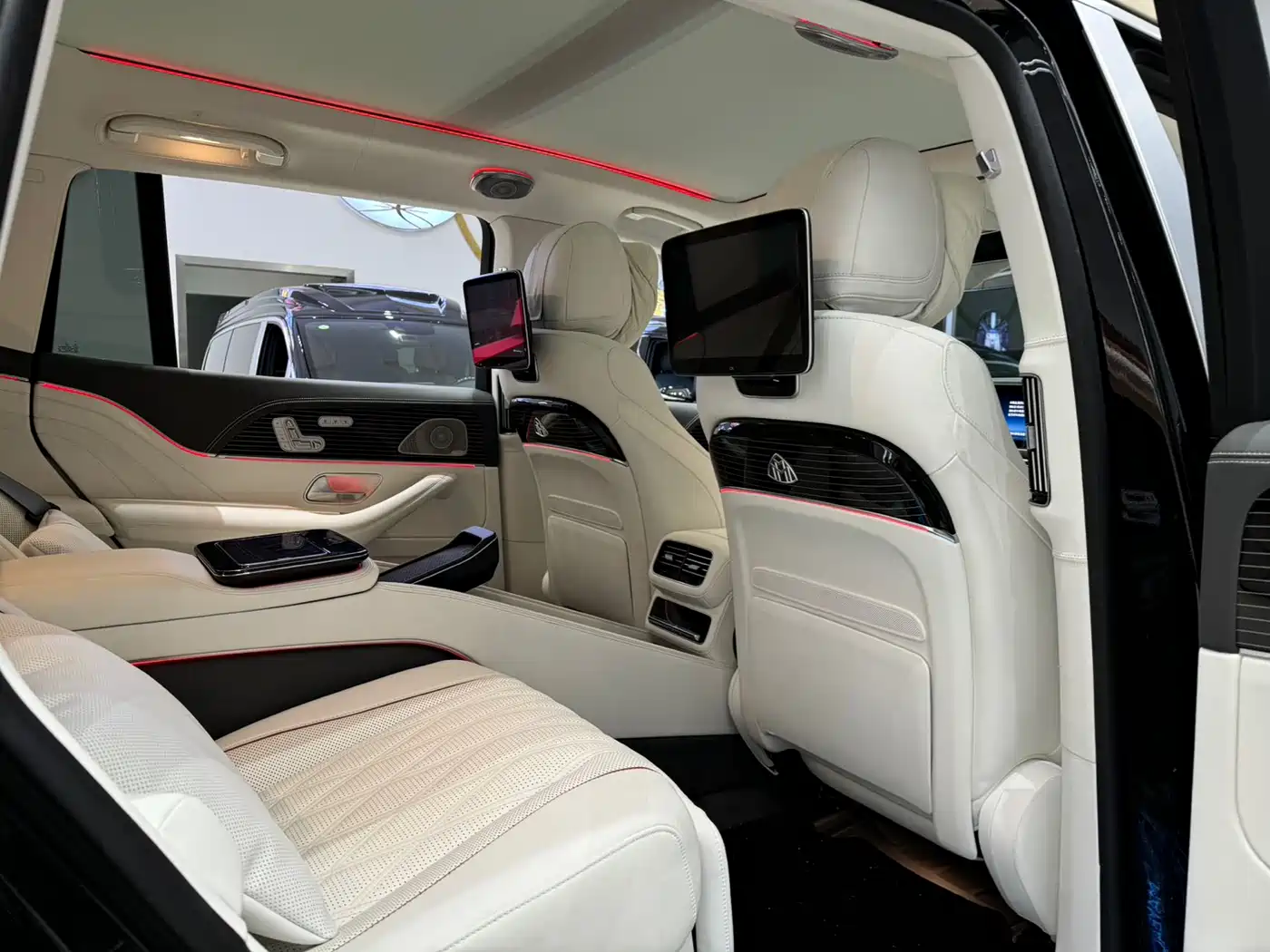 Mercedes-Benz GLS 2024 Model GLS 450 4MATIC Luxury фото 19