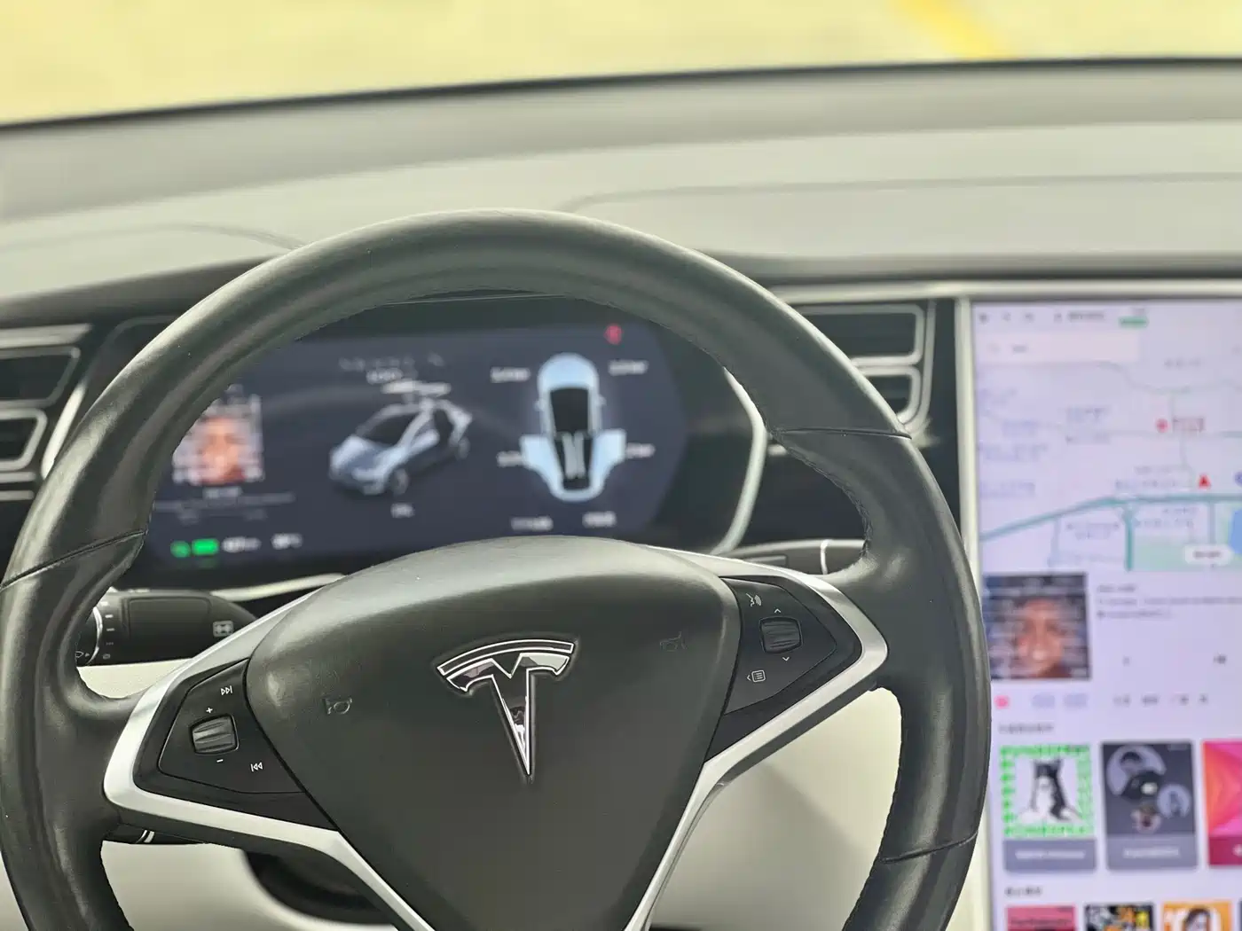 TESLA MODEL X