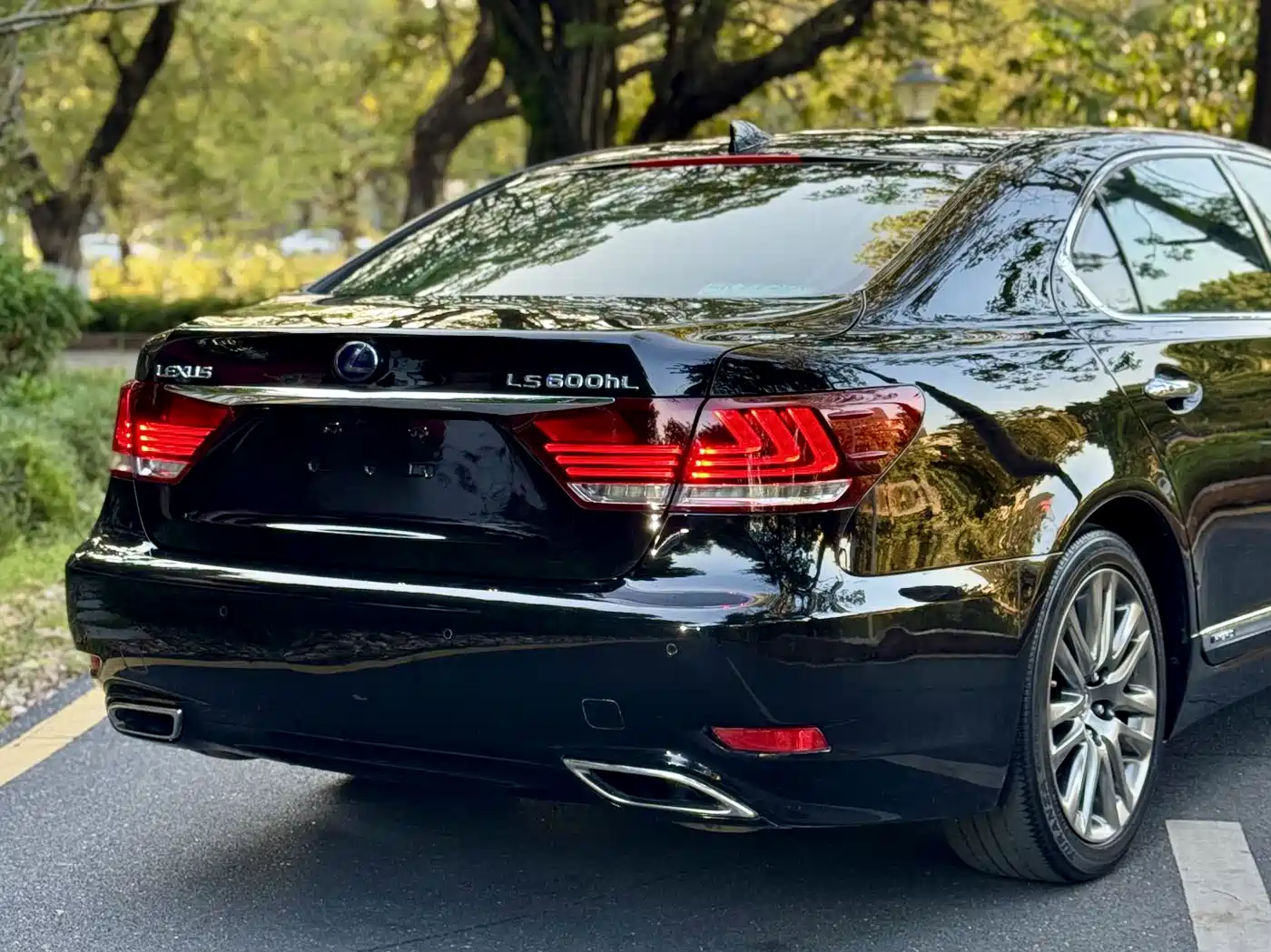 Lexus LS 2014 600hL фото 7