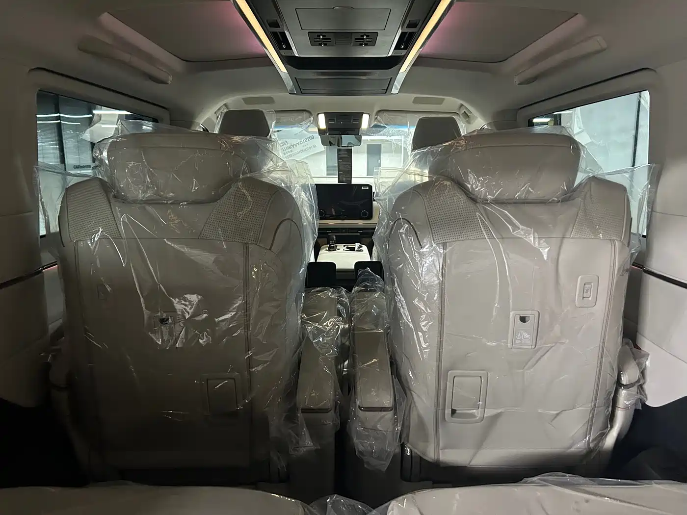 Lexus LM 2023 500h 6-Seater Prestige Edition фото 26