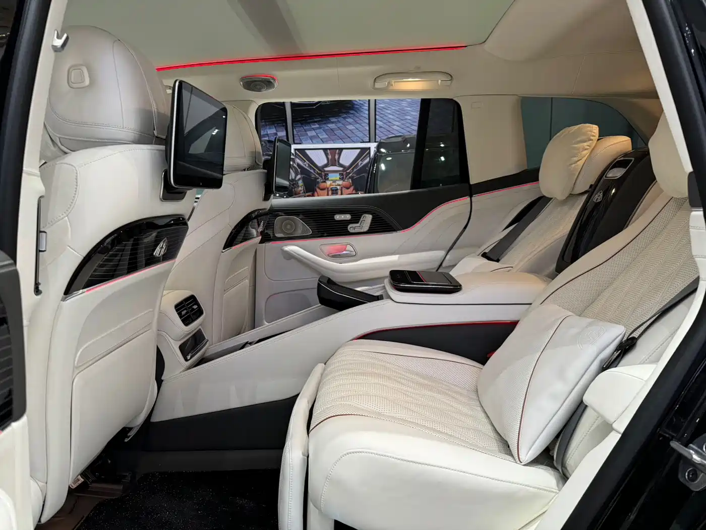 Mercedes-Benz GLS 2024 Model GLS 450 4MATIC Luxury фото 14