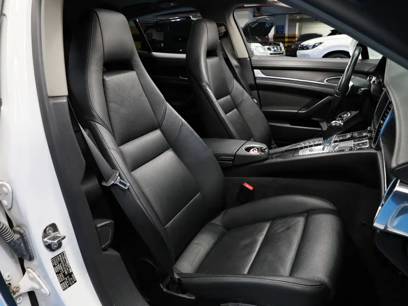 Porsche Panamera 2010 Panamera 4 3.6L фото 10