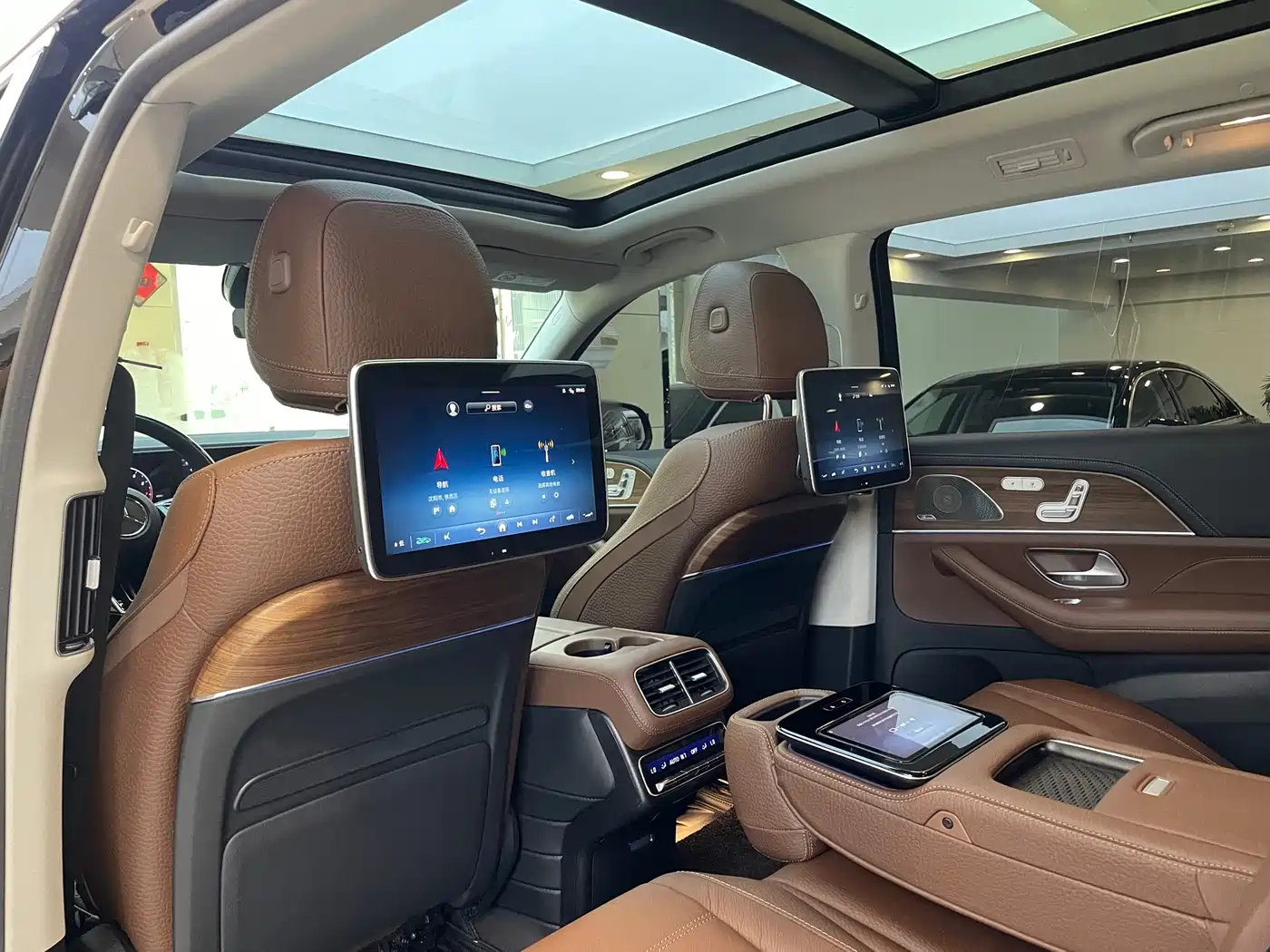Mercedes-Benz GLS 2024 Model GLS 450 4MATIC Luxury фото 12