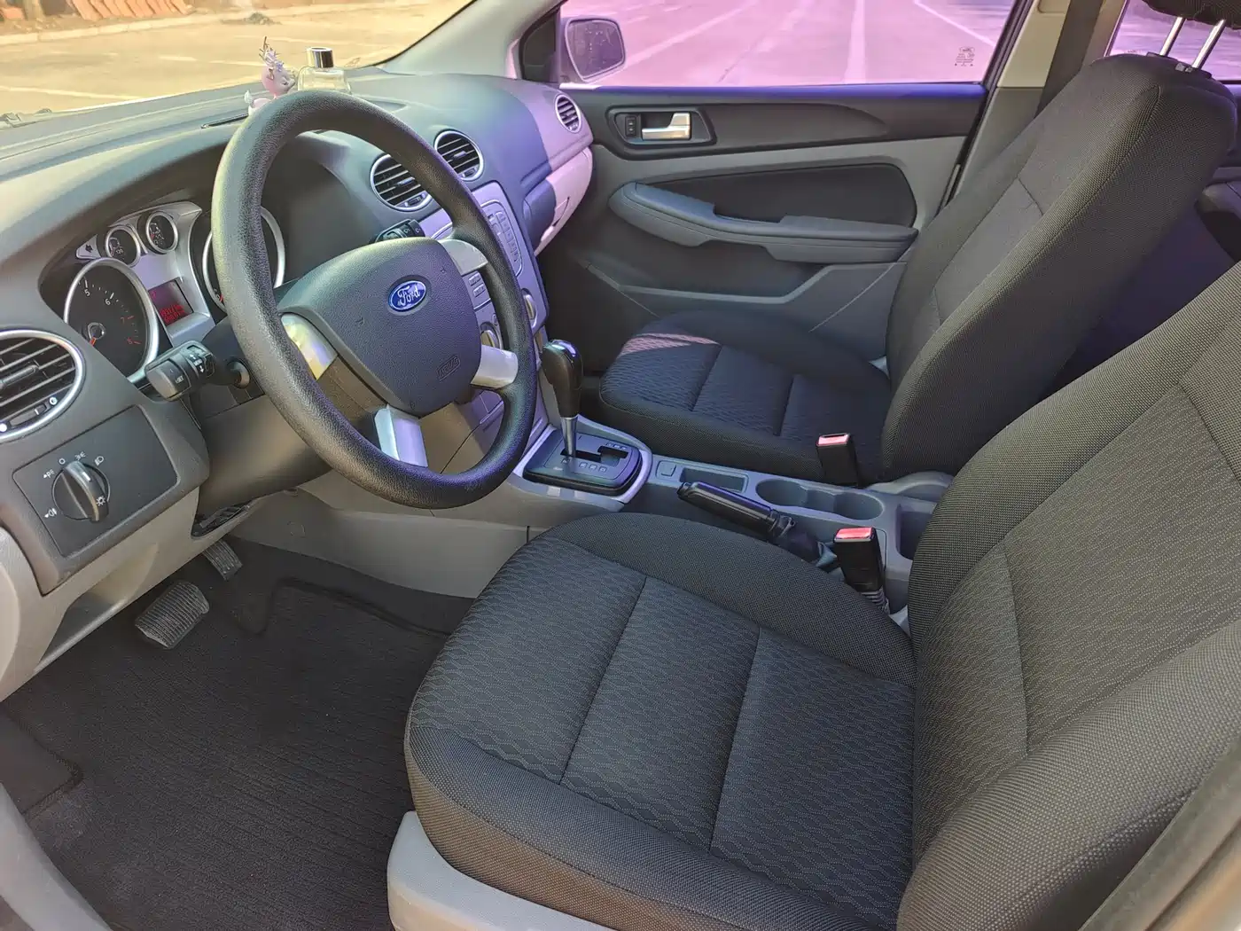Ford Focus 2013 2012 Hatchback Classic 1.8L Auto Base