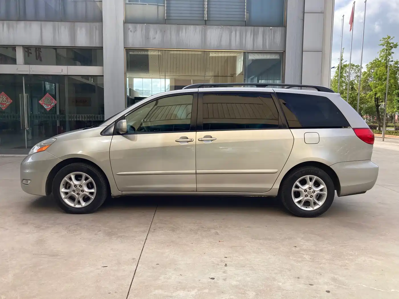 Toyota Sienna 2005 Model 3.3 XLE фото 4