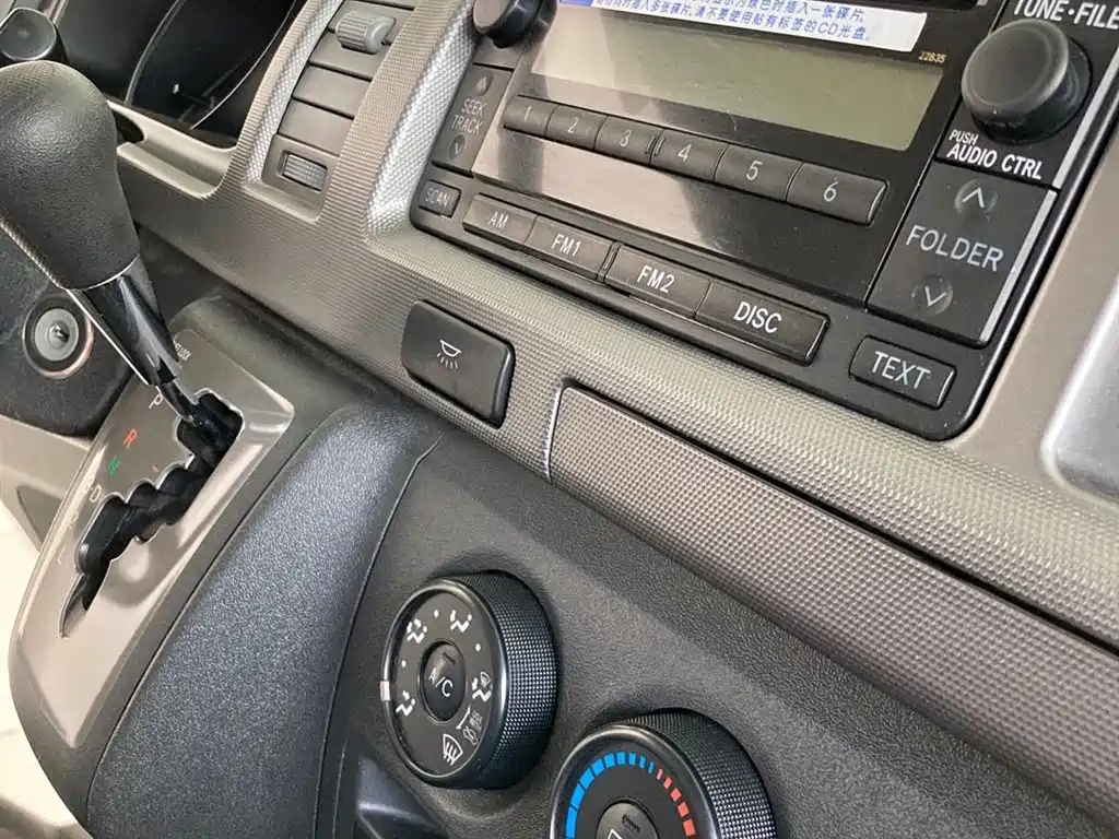 Toyota HIACE 2011 2.7L Automatic Standard 13-seater фото 10