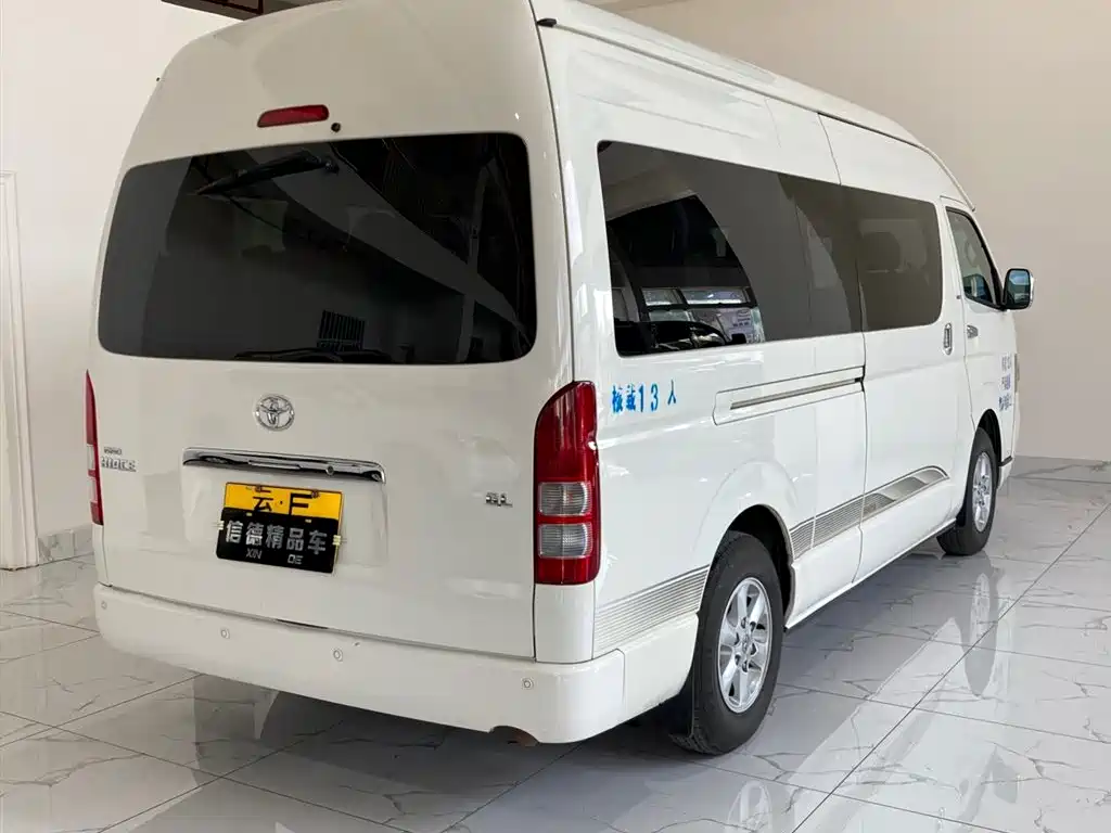 Toyota HIACE 2011 2.7L Automatic Standard 13-seater фото 6