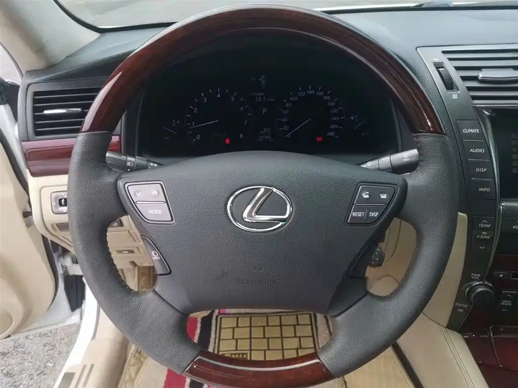 Lexus LS 2006 460L Premium Edition фото 8