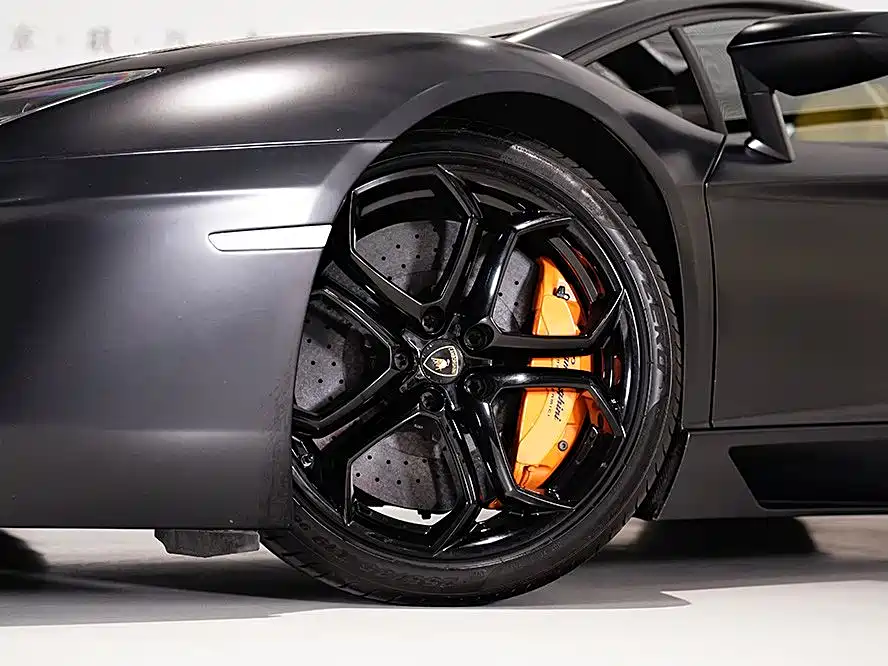 Lamborghini Aventador 2011 LP 700-4 фото 6