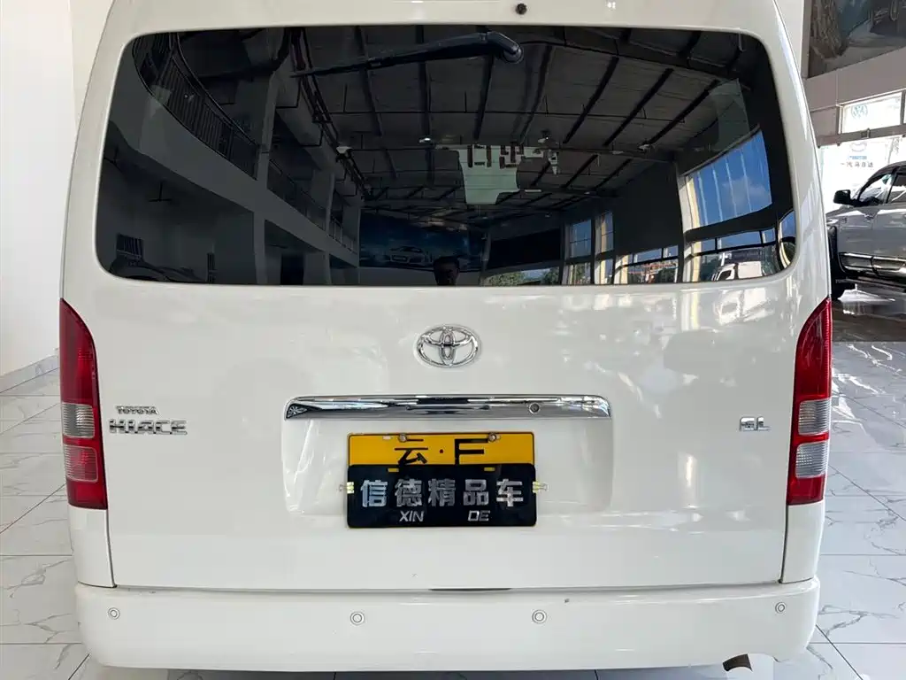 Toyota HIACE 2011 2.7L Automatic Standard 13-seater фото 5