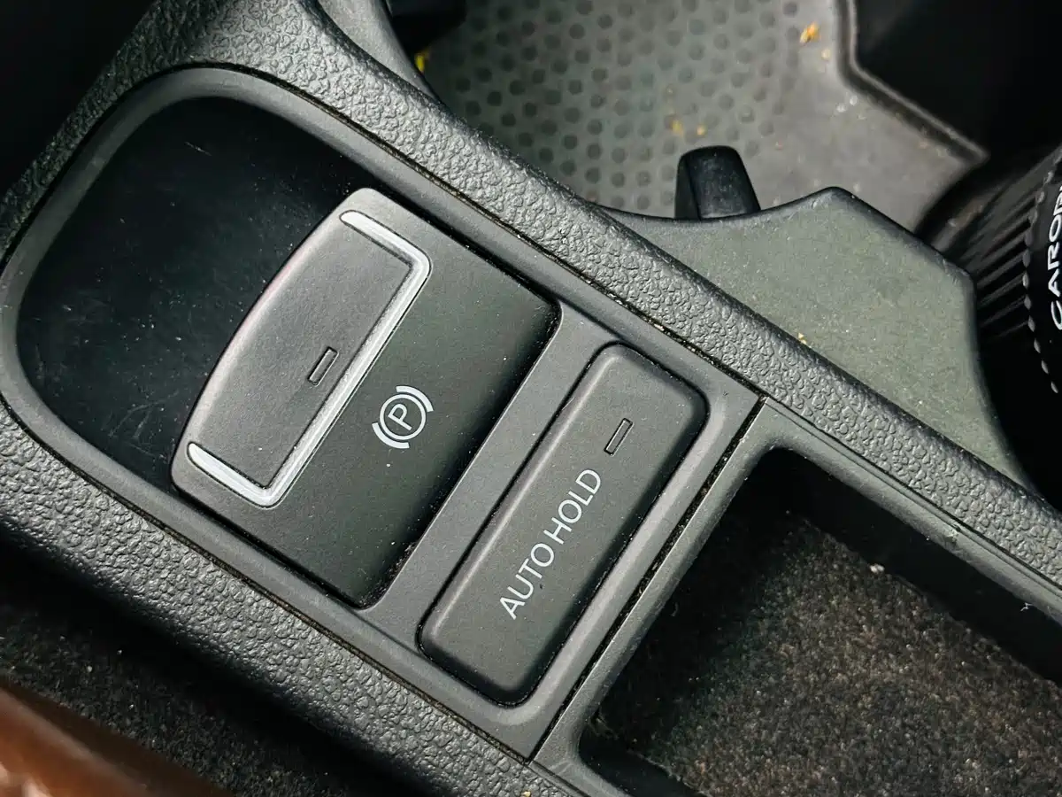 Volkswagen Tiguan 2012 2.0TSI Luxury Edition фото 10