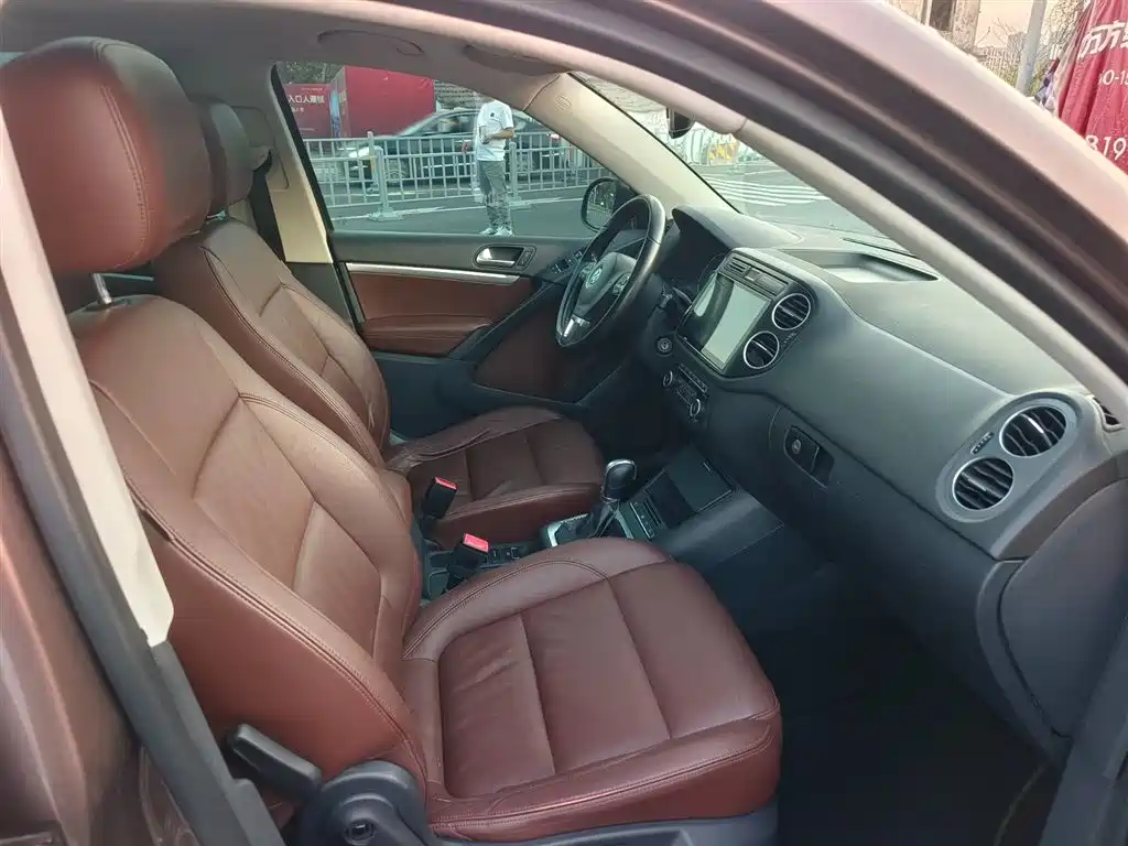 Volkswagen Tiguan 2015 2.0TSI Comfort Edition фото 5