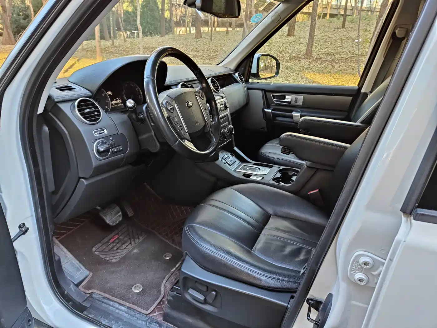 Land Rover Discovery 2016 3.0 SC Black Edition SE фото 8
