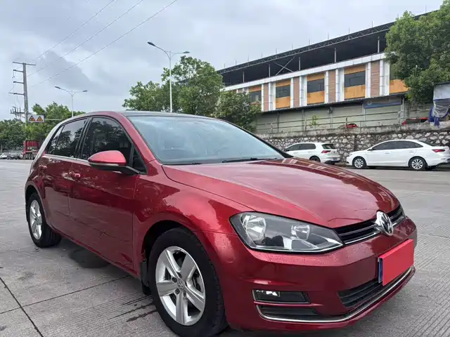 VOLKSWAGEN GOLF