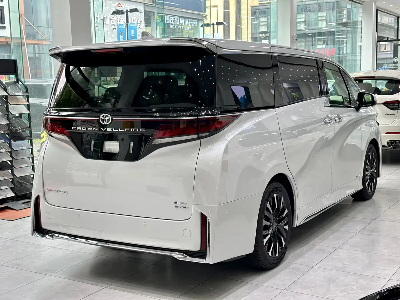 Toyota Vellfire 2024 Crown Hybrid 2.5L Premium Edition фото 9