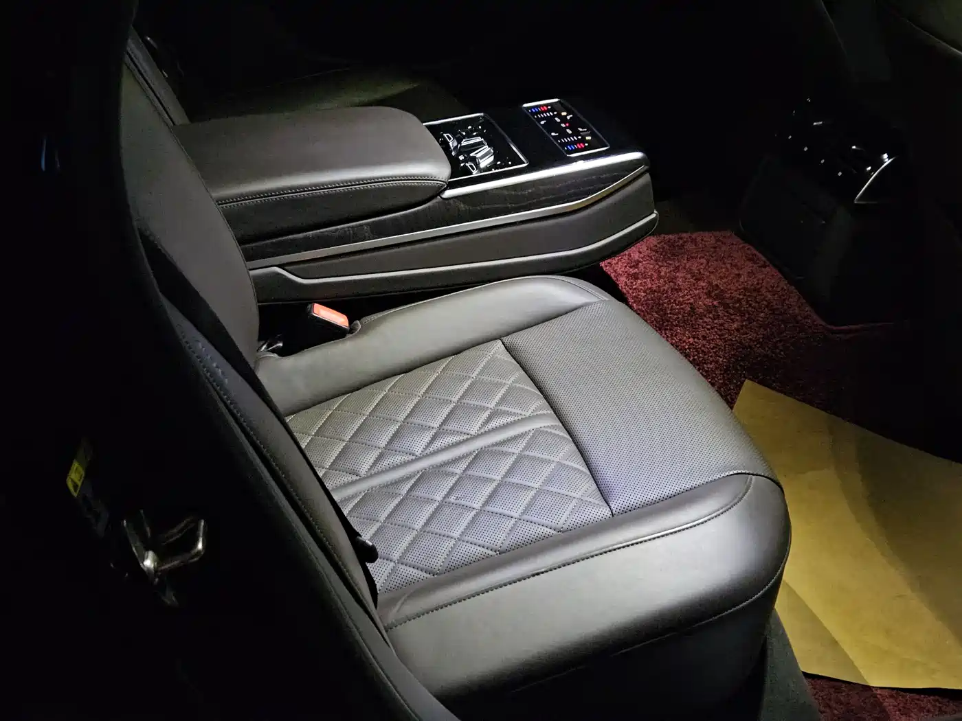 Audi A8 2022 A8L 50 TFSI quattro Comfort Collector's Edition фото 17