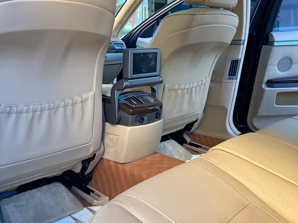 BMW 7 Series 2009 730Li Leading фото 15