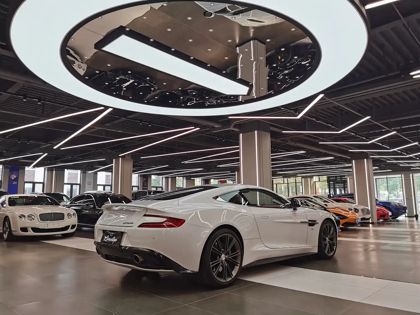 Aston Martin Vanquish 2014 Model 6.0L Centennial Edition фото 8