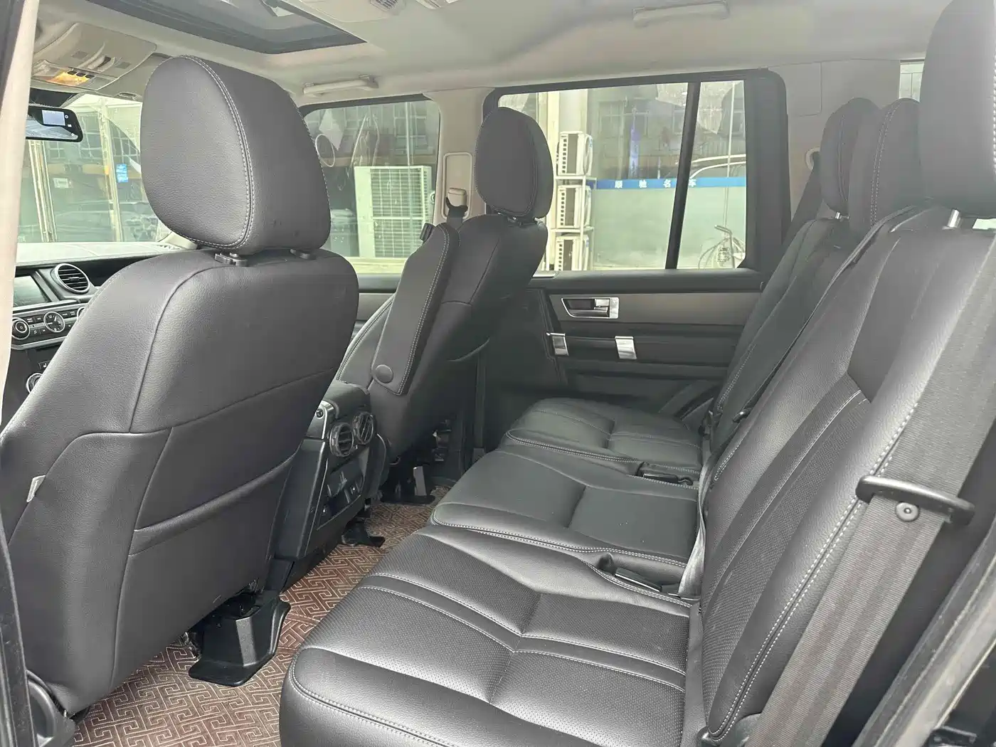 Land Rover Discovery 2015 3.0 SC V6 SE фото 10