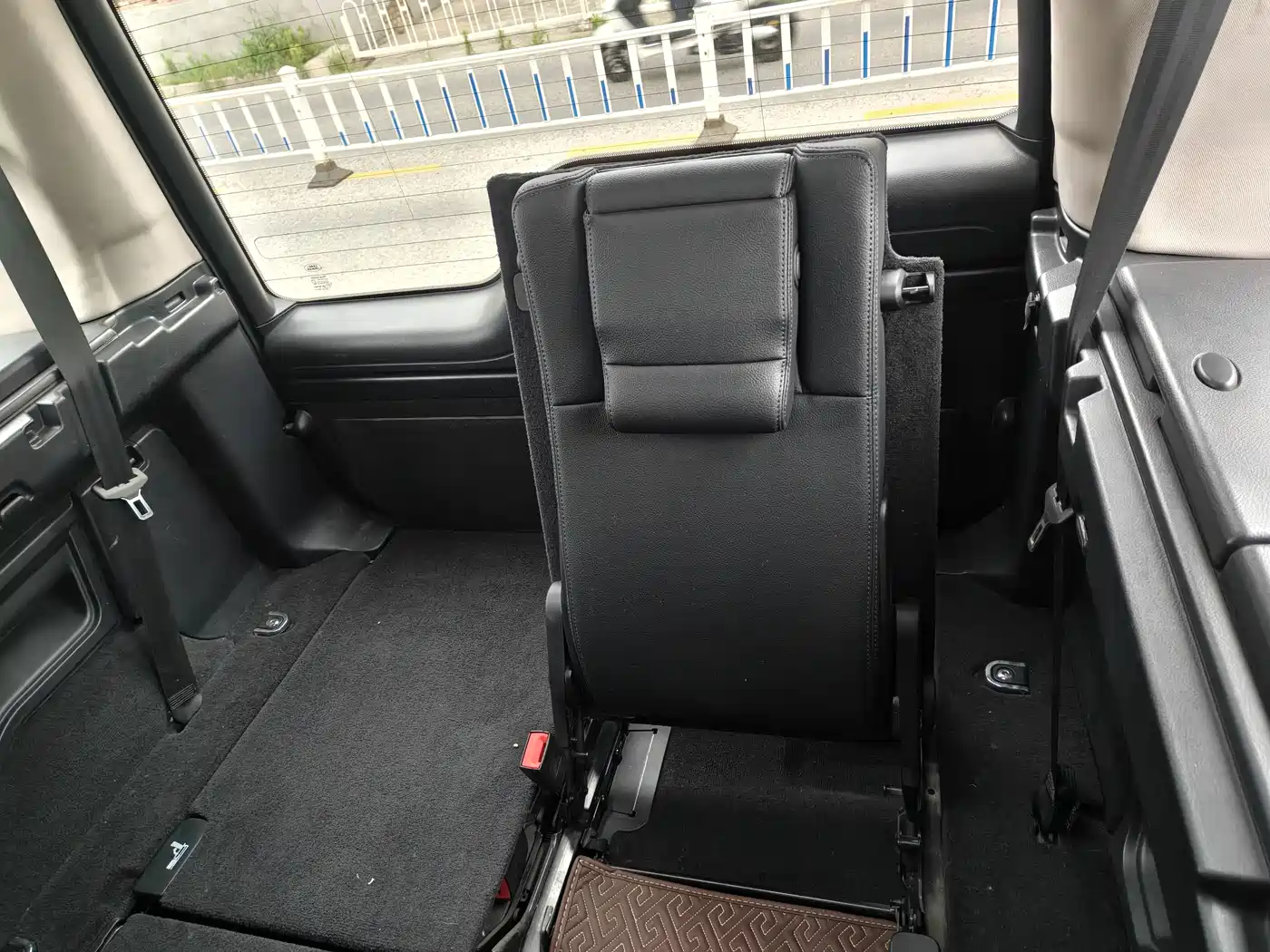 Land Rover Discovery 2015 3.0 SC V6 SE фото 12