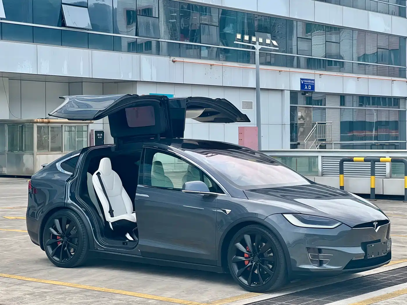 TESLA MODEL X