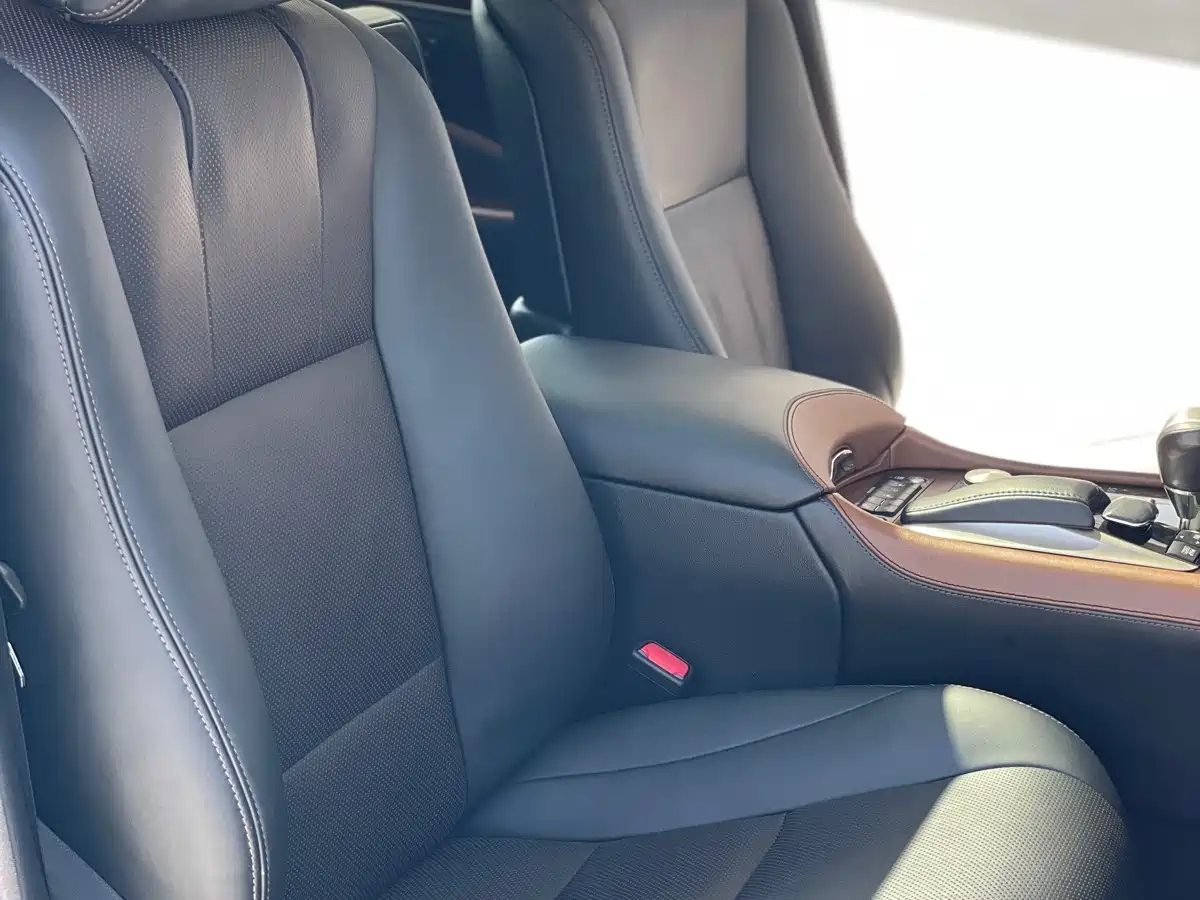 Lexus LS 2014 600hL фото 23