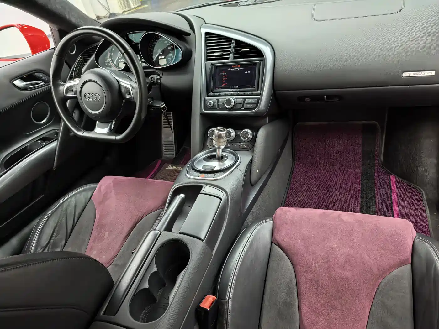 Audi R8 2010 5.2 FSI quattro фото 27