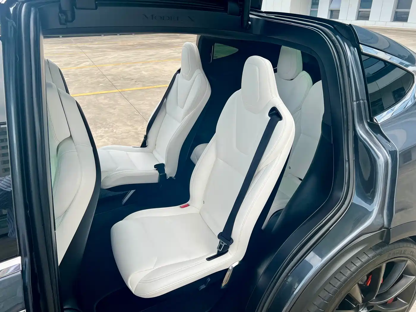 TESLA MODEL X