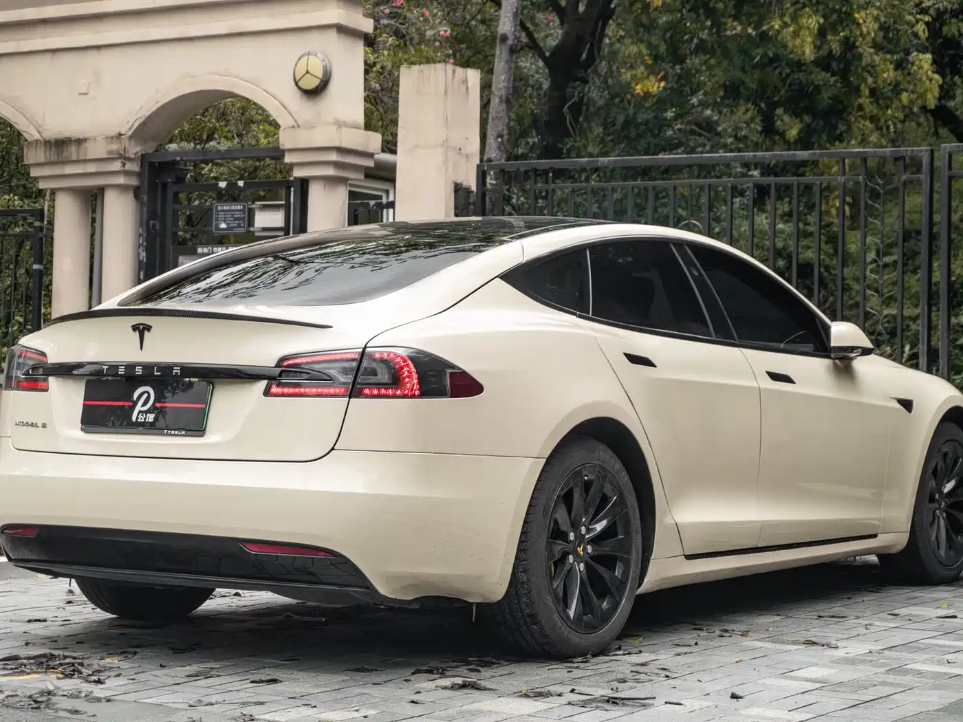 TESLA MODEL S